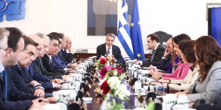 Υπουργικό «καθημερινότητας»: Το νομοσχέδιο για την ισότητα αμοιβής ανδρών – γυναικών και ο απολογισμός για το Ταμείο Ανάκαμψης