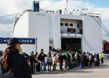 Έξοδος για το τριήμερο του Αγίου Πνεύματος: Αυξημένη η κίνηση στο λιμάνι του Πειραιά, καθυστερήσεις και στον Κηφισό λόγω έργων