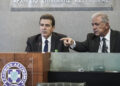 Το Μαξίμου υπερασπίζεται τον Αβραμόπουλο, αλλά τον «αδειάζει» για τις αιχμές κατά Χρυσοχοΐδη
