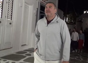 Αντώνης Ρέμος: Στη Μύκονο πρώτη εμφάνιση μετά το χειρουργείο