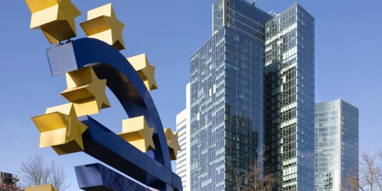 Αύξηση επιτοκίων από την ΕΚΤ – Οι επιπτώσεις σε στεγαστικά δάνεια, αγορά ακινήτων και νοικοκυριά