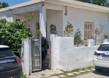 Αίγιο: Η κάμερα που «καίει» τον 65χρονο και η προσπάθεια να εξαφανίσει τα ίχνη με χλωρίνη – Τα σενάρια για το κίνητρο της δολοφονίας μητέρας και γιου