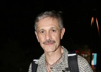 Συγκινεί ο Αιμίλιος Χειλάκης: Με το που «έφυγε» η μητέρα μου θυμόμουν να είμαι πέντε χρονών και να τρώμε παρέα