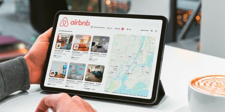 Airbnb: Αγώνας ταχύτητας για να προλάβουν οι ιδιοκτήτες ακινήτων τα νέα μέτρα