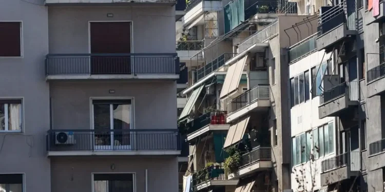 Ακίνητα: Υποχώρησαν οι μεταβιβάσεις τον Απρίλιο, αυξήθηκαν οι γονικές παροχές – «Μπαράζ» ελέγων από την ΑΑΔΕ