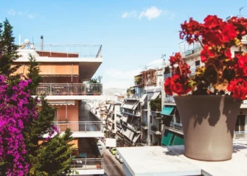 Πρωταγωνιστές της αγοράς τα νεόδμητα ακίνητα: Σε ποιες περιοχές καταγράφονται οι υψηλότερες τιμές