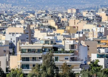 Έφοδος της ΕΛΑΣ σε Πολεοδομίες στην Αττική: 6 συλλήψεις για «εξυπηρετήσεις» και «φακελάκια» – Βρέθηκαν πάνω από 330.000 ευρώ