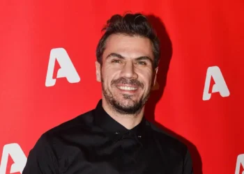 Άκης Πετρετζίκης: Οι σπάνιες φωτογραφίες με τα παιδιά του για τη Γιορτή του Πατέρα – «Να τα βλέπουμε να μεγαλώνουν»