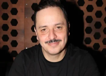 Αλέξανδρος Τσουβέλας: Μια φορά τον χρόνο τρέχω δικαστικά έναν άνθρωπο, που μου λέει «ψόφα»