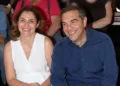 Αλέξης Τσίπρας και Μπέττυ Μπαζιάνα στο θέατρο Λυκαβηττού: Παρακολούθησαν το «Εγώ θα σας τα πω»
