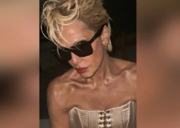 Η Άννα Βίσση έκοψε τα μαλλιά της κοντά και το αποτέλεσμα είναι εντυπωσιακό
