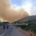 Έκλεισε η Αθηνών – Λαμίας λόγω της φωτιάς στο Ακραίφνιο Βοιωτίας: Επιχειρούν 10 αεροσκάφη και 2 ελικόπτερα