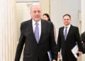 Ένταλμα σύλληψης σε βάρος Αβραμόπουλου για το Qatargate: Το ταξίδι που «καίει» τον πρώην Επίτροπο και οι εξηγήσεις που δεν έδωσε