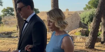 Τζένη Μπαλατσινού: Οι νέες πόζες με τον Βασίλη Κικίλια και τα παιδιά της στον γάμο της Αμαλίας Κωστοπούλου