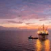 Πετρέλαιο: Εβδομαδιαία βουτιά 10% στις τιμές καθώς επιστρέφουν οι ροές από το Ορμούζ – Στα $71,99 το Brent