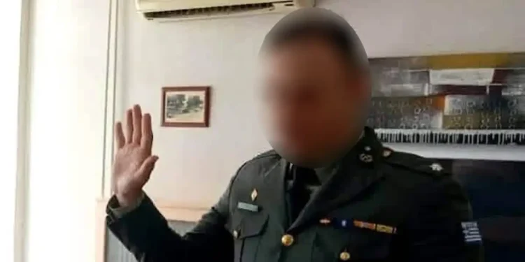 Σάλος με εικόνα στρατιωτικού να ορκίζεται στο Δωδεκάθεο – «Όσα λέγονται είναι λανθασμένα, δεν ορκίστηκα στον Δία» λέει ο ίδιος