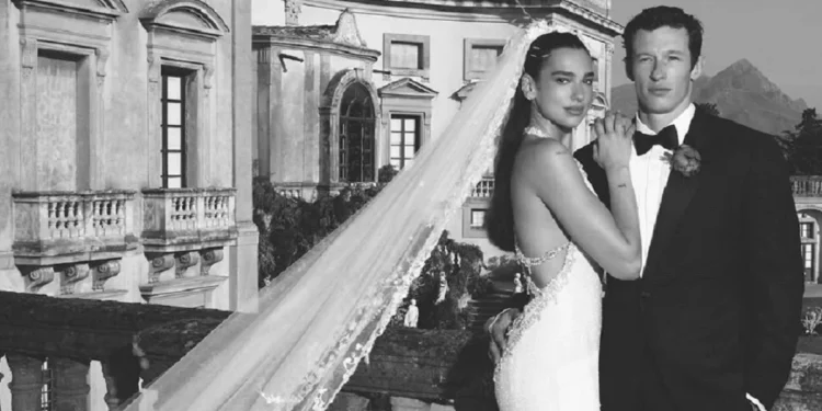 Dua Lipa: Δημοσίευσε τα πρώτα φωτογραφικά καρέ από τον γάμο της με τον Callum Turner
