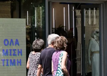 Θερινές εκπτώσεις 2026: Πότε αρχίζουν και ποια Κυριακή θα είναι ανοιχτά τα μαγαζιά