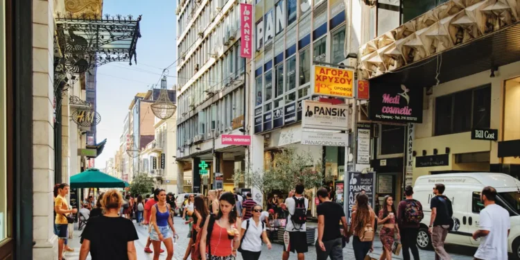 Πότε ξεκινούν οι θερινές εκπτώσεις 2026, ποια Κυριακή θα είναι ανοιχτά τα καταστήματα