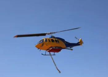 Μέτσοβο: Έπεσε πυροσβεστικό ελικόπτερο στη Λίμνη Αώου – Διασώθηκαν τα δύο μέλη του πληρώματος