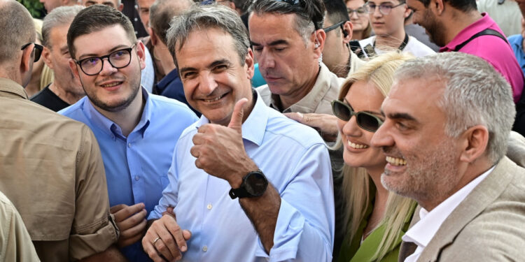 Μήνυμα Μητσοτάκη στους αναποφάσιστους από το Αιγάλεω: Μισθοί, ακρίβεια και το στοίχημα