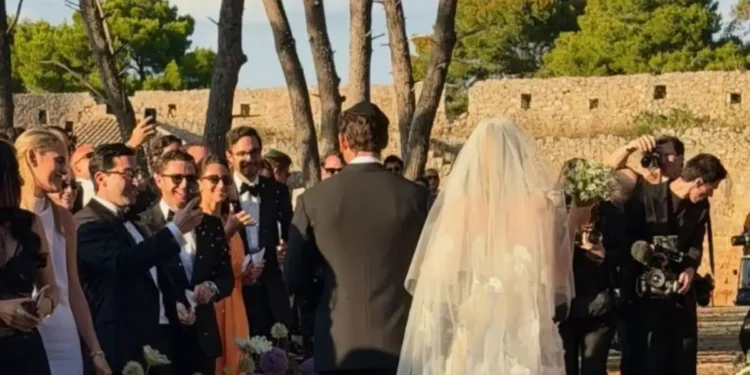 Αμαλία Κωστοπούλου – Τζέικ Μέντγουελ: Οι αδημοσίευτες φωτογραφίες από τον γάμο τους που μοιράστηκε η αδερφή της, Αλεξάνδρα