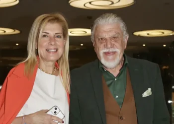 Γιάννης Βούρος: Ο λόγος που παντρεύτηκε ξανά με τη σύζυγό του, Λένα Κώνστα: «Είδαμε τα υπέρ και τα κατά»