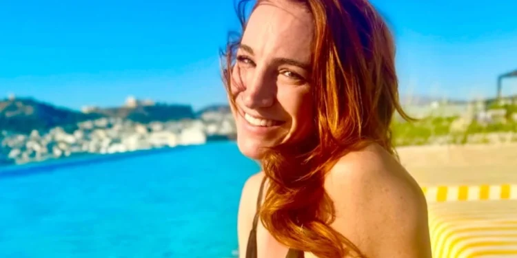 Η Στεφανία Γουλιώτη φόρεσε το μπικίνι της και «διακοπάρει» στην Αθήνα «την πιο όμορφη πόλη του κόσμου», δείτε φωτογραφίες