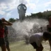 Η Ευρώπη «φλέγεται» από πρωτοφανές κύμα καύσωνα: Σε «κόκκινο» συναγερμό πολλές χώρες, δεκάδες οι θάνατοι