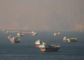 Στενά του Ορμούζ: Αυξάνεται η κυκλοφορία αλλά και η ζήτηση για πληρώματα