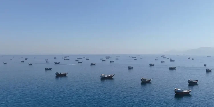 Οι πλοιοκτήτες ζητούν καθαρή συμφωνία για τα Στενά του Ορμούζ, όπου 600 πλοία περιμένουν στην «ουρά»