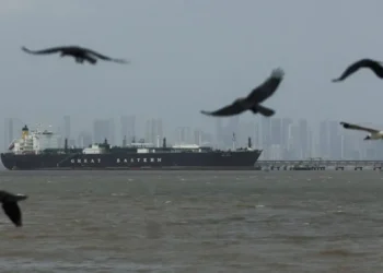 Πετρέλαιo, LNG, λιπάσματα, πλαστικά και αλουμίνιο πλήττονται περισσότερο από τον πόλεμο – Κρίση εφοδιασμού και ελλείψεις