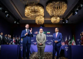 Οδικός χάρτης 60 ημερών και συμφωνία για τα Στενά του Ορμούζ στις συνομιλίες θρίλερ ΗΠΑ – Ιράν στην Ελβετία