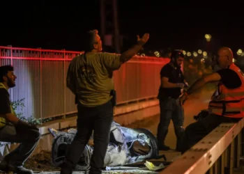 Στο «κόκκινο» ξανά η Μέση Ανατολή: Εκρήξεις στο Ιράν μετά την πυραυλική επίθεση στο Ισραήλ – Απειλές για αποκλεισμό του στενού Μπαμπ ελ Μαντέμπ