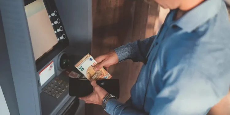 Από σήμερα οι πληρωμές για τα επιδόματα e-ΕΦΚΑ και ΔΥΠΑ – Μέχρι τις 5 Ιουνίου θα διαρκέσει η διαδικασία