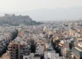 Οι κλειστές κατοικίες ανεβάζουν τις τιμές έως 19% – Τι δείχνει μελέτη του Γραφείου Προϋπολογισμού