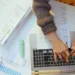 Έλλειμμα στην παραγωγικότητα: Η Ελλάδα δουλεύει τις περισσότερες ώρες στην ΕΕ, αλλά μένει στο 54,6% του μέσου όρου