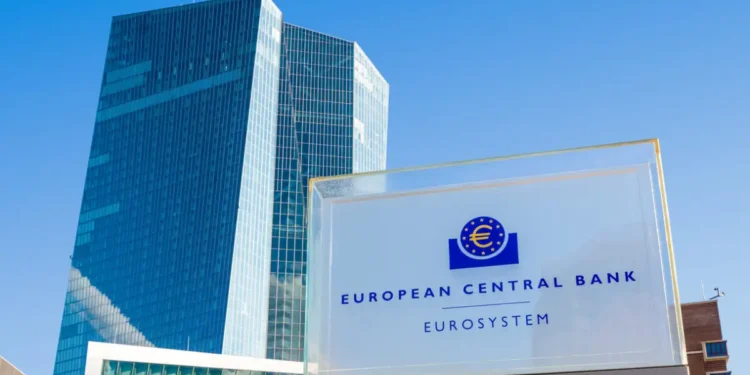Η ΕΚΤ έτοιμη να πατήσει τη «σκανδάλη» για την πρώτη αύξηση επιτοκίων από το 2023