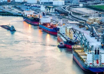 «Ουρά» τα άδεια δεξαμενόπλοια LNG στο Κατάρ, έτοιμα να φορτώσουν ενόψει αύξησης της παραγωγής
