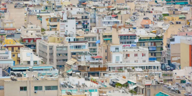Οι τρεις βασικές κατευθύνσεις για την στέγαση έως το 2035 – Τι προβλέπεται για ενοίκια, κλειστά σπίτια και κοινωνική κατοικία