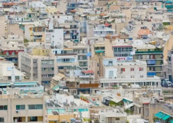 Σχεδόν ένα παραπάνω ενοίκιο τον χρόνο κοστίζει η αύξηση κατά 7,7% στις τιμές – Πόσo επιβαρύνονται οι ενοικιαστές μετά το νέο άλμα