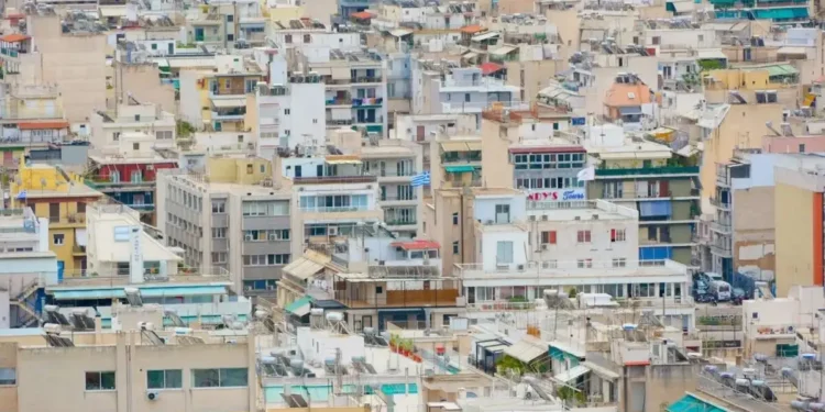 Σχεδόν ένα παραπάνω ενοίκιο τον χρόνο κοστίζει η αύξηση κατά 7,7% στις τιμές – Πόσo επιβαρύνονται οι ενοικιαστές μετά το νέο άλμα