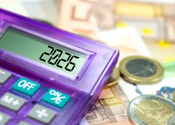 Φρένο στον πληθωρισμό με παρεμβάσεις σε 3 μέτωπα: Ακρίβεια, μέτρα για συνεπείς οφειλέτες και μειώσεις φόρων
