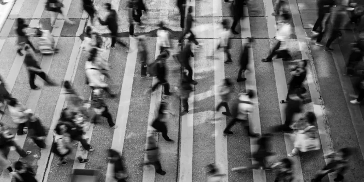 Η ακρίβεια «ροκανίζει» την αγοραστική δύναμη – O μέσος πραγματικός μισθός είναι 31% χαμηλότερος από το 2009