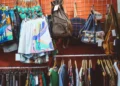 ΕΣΑ: Στο στόχαστρο τα καταστήματα second hand – Καταγγελίες για αθέμιτο ανταγωνισμό στο λιανεμπόριο ένδυσης και υπόδησης