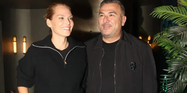 O Αντώνης Ρέμος γιόρτασε τα γενέθλιά του με την Υβόννη Μπόσνιακ – Το τρυφερό φιλί που αντάλλαξαν