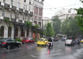 Καιρός: Ραγδαία επιδείνωση με ισχυρές βροχές και καταιγίδες – Σε πορτοκαλί συναγερμό πολλές περιοχές