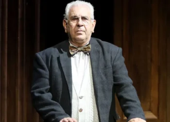 Κώστας Καζάκας: «Ήμουν 30 χρόνια στην Κύπρο, πήρα την Ελισάβετ Κωνσταντινίδου να μου βρει ρόλο και να επιστρέψω»