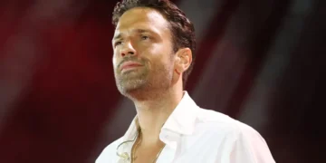 Ο Κωνσταντίνος Αργυρός έδωσε συναυλία στην Κρήτη για 17χρονο που παλεύει με τον καρκίνο – Οι σημαντικότερες στιγμές