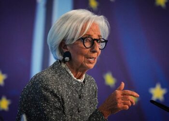 Η ΕΚΤ χτυπά τον πληθωρισμό με αφαίμαξη των νοικοκυριών